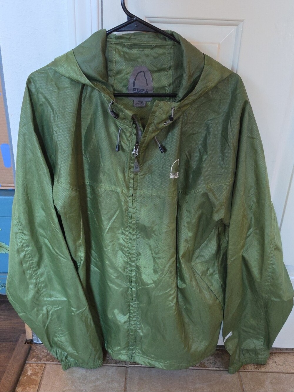 Sierra Designs Men's Olive Green Hooded Windbreaker, Like new